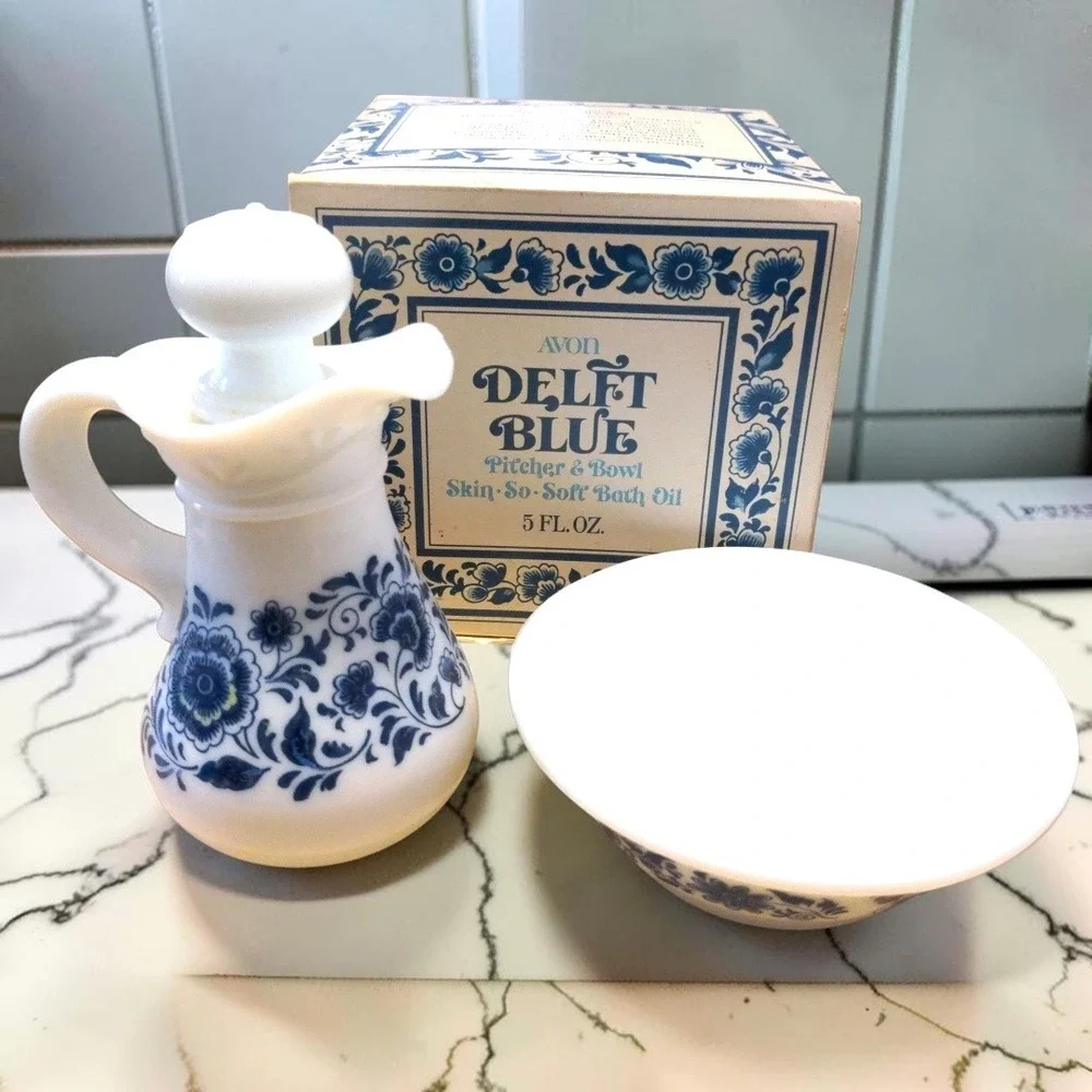 VTG 1972 Avon Delft Blue Pitcher Bowl Set Milk Skin So Soft Bath Oil Full Bottle